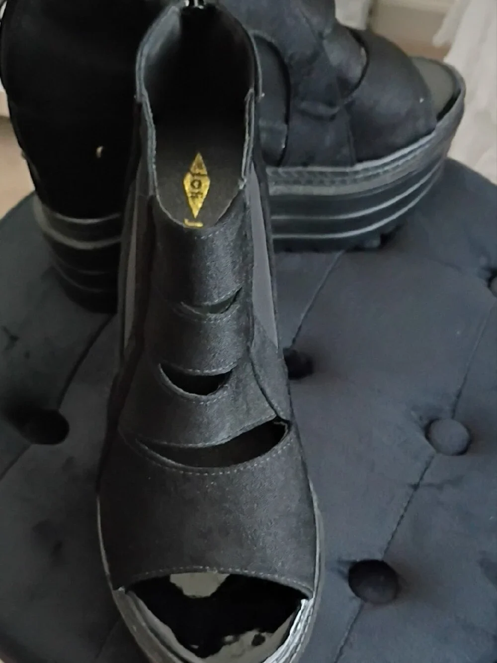 N/A black sandal